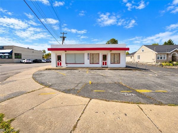 6742 Market Street , Youngstown, OH 44512