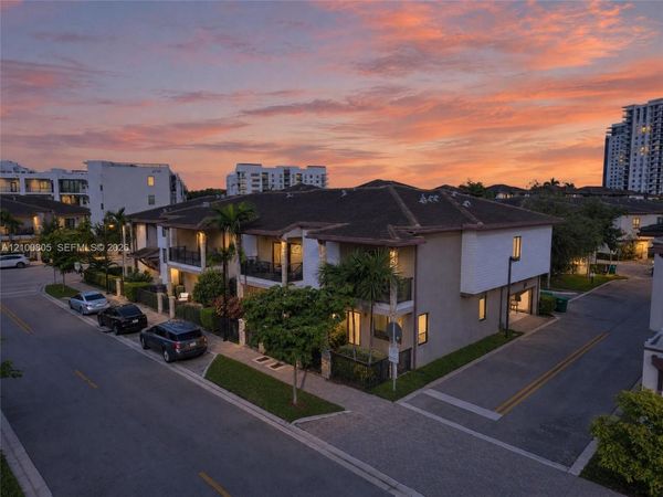 8373 NW 49th St , Doral, FL 33166