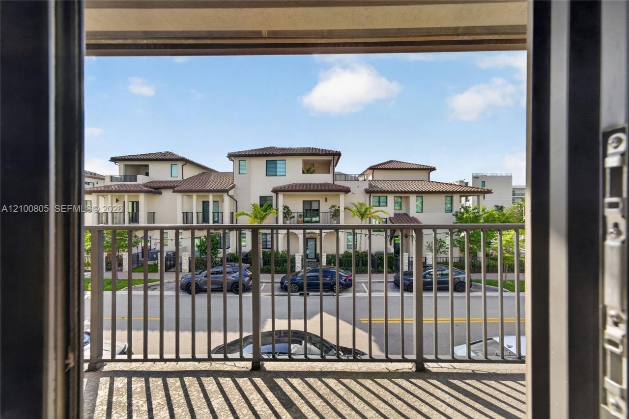 8373 NW 49th St, Doral, FL 33166 Photo