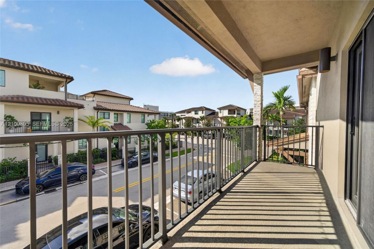 8373 NW 49th St, Doral, FL 33166 Photo