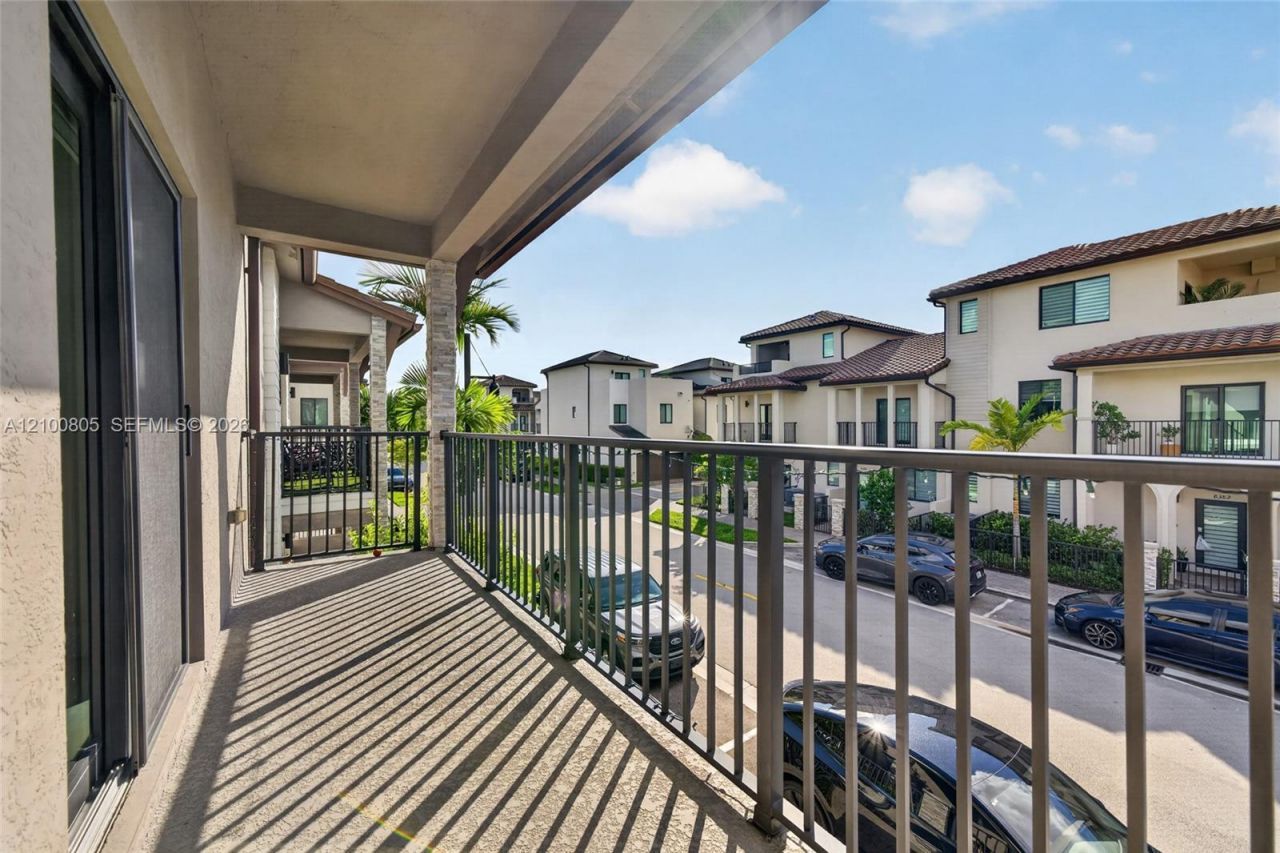 8373 NW 49th St, Doral, FL 33166 Photo