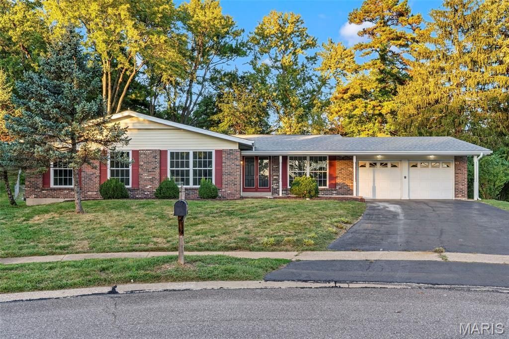 12363 Merrick Drive , Saint Louis, MO 63146 Main Photo