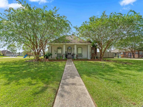 10547 Brown Pelican, Denham Springs, LA 70726