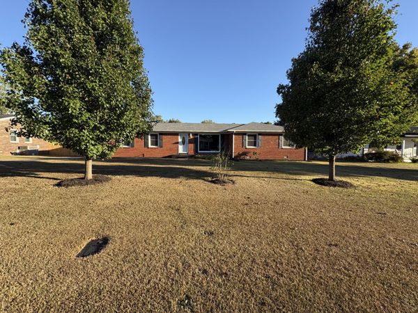 4005 McIntire Dr , Columbia, TN 38401