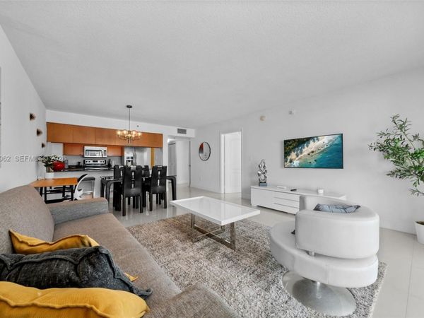 1200 Brickell Bay Dr, Unit 3908, Miami, FL 33131