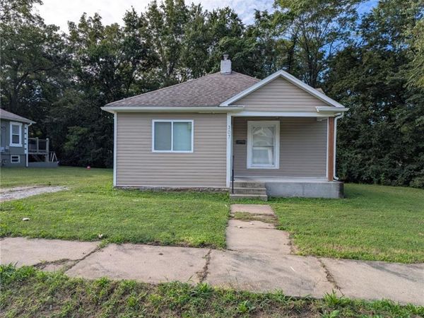 307 E Black Diamond Street, Richmond, MO 64085