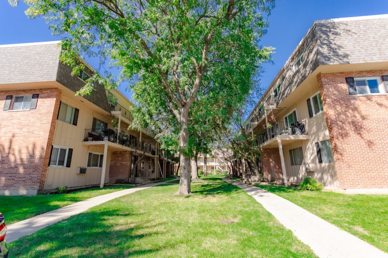 2406 Algonquin Road, Unit 4, Rolling Meadows, IL 60008 Main Photo