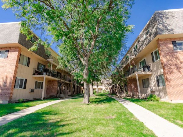 2406 Algonquin Road , Unit 4, Rolling Meadows, IL 60008