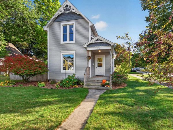 828 Eighth Street E, Traverse City, MI 49686