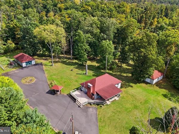 2070 HENDRICKS STATION ROAD, HARLEYSVILLE, PA 19438