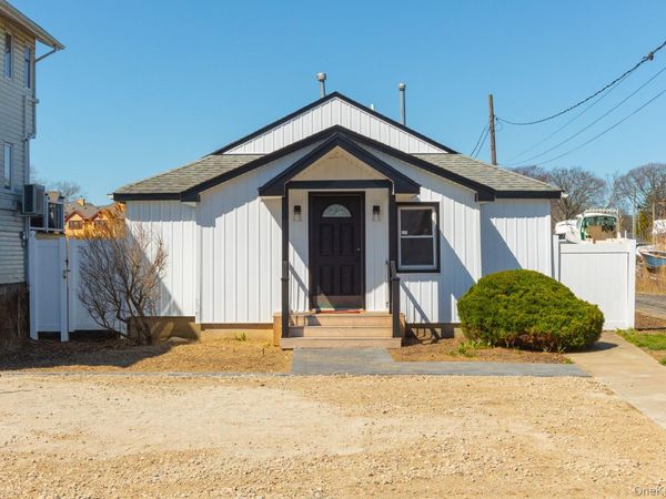 56 Riverdale Avenue , Massapequa, NY 11758