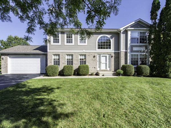 4052 Woodcrest Court, Gurnee, IL 60031