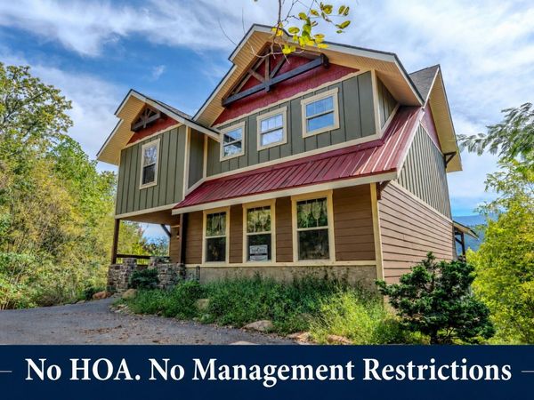 302 Pinnacle Dr , Gatlinburg, TN 37738