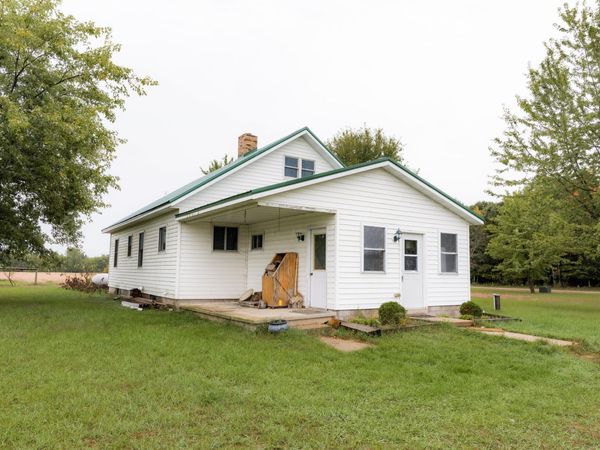 W8686 Cottonville Ave, Dakota, WI 54982
