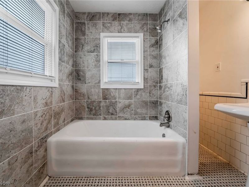 18107 East Park Drive, Cleveland, OH 44119 Photo 24