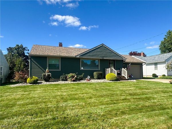 910 Woodlawn Avenue, Girard, OH 44420