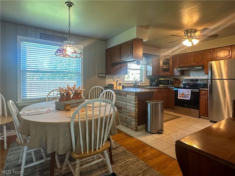 910 Woodlawn Avenue, Girard, OH 44420 Photo 11
