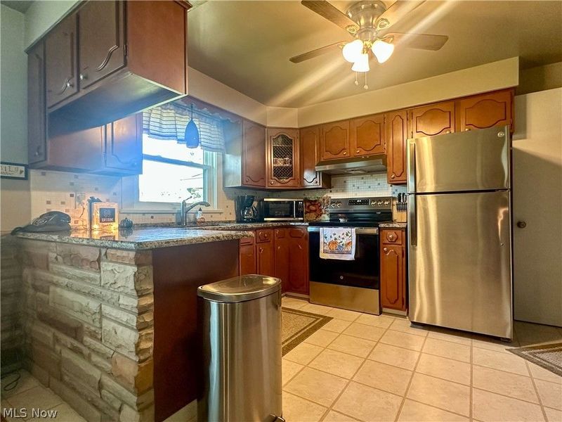 910 Woodlawn Avenue, Girard, OH 44420 Photo 13