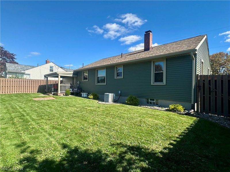 910 Woodlawn Avenue, Girard, OH 44420 Photo 4