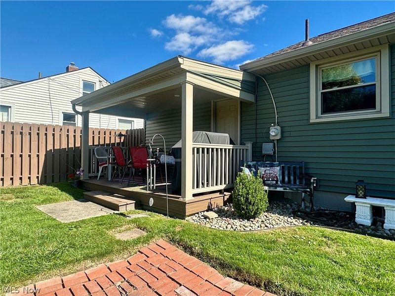 910 Woodlawn Avenue, Girard, OH 44420 Photo 5