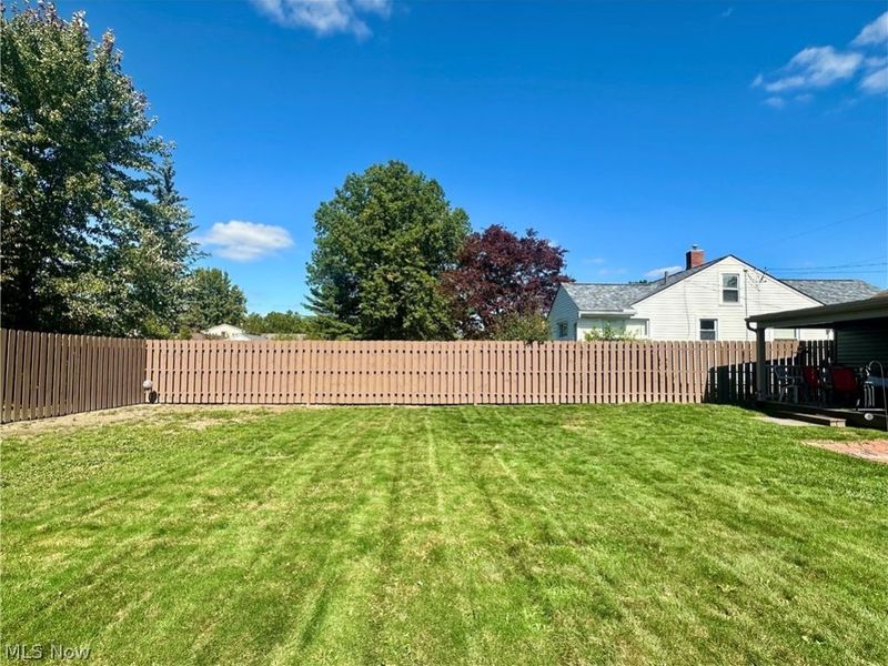 910 Woodlawn Avenue, Girard, OH 44420 Photo 6