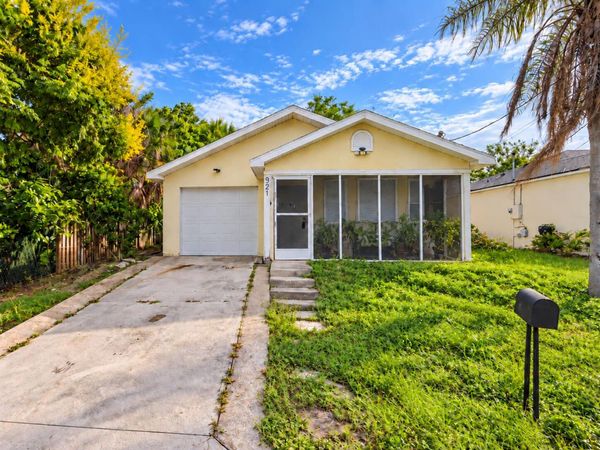 921 REDWOOD Street, Daytona Beach, FL 32117