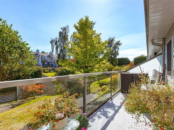 10461 Resthaven Dr , Unit #105, Sidney, BC V8L 3H6