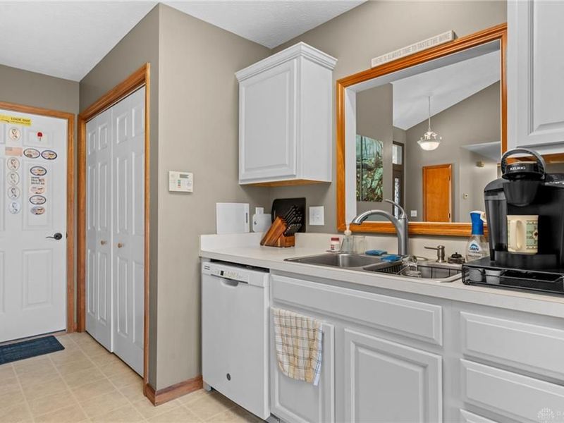6854 Sun Ridge Drive, Waynesville, OH 45068 Photo 10