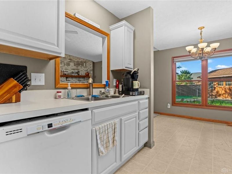6854 Sun Ridge Drive, Waynesville, OH 45068 Photo 11