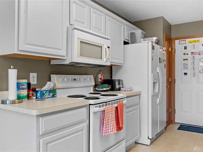 6854 Sun Ridge Drive, Waynesville, OH 45068 Photo 9