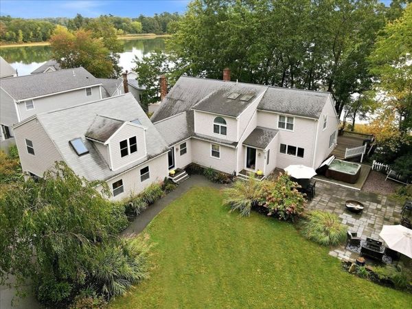 68 Fairview Ave, Pembroke, MA 02359