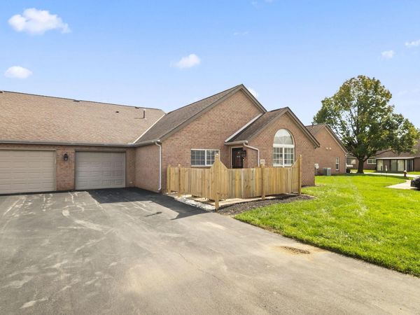 4982 Meadow Run Drive , Hilliard, OH 43026