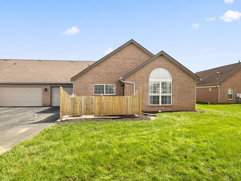 4982 Meadow Run Drive, Hilliard, OH 43026 Photo 2