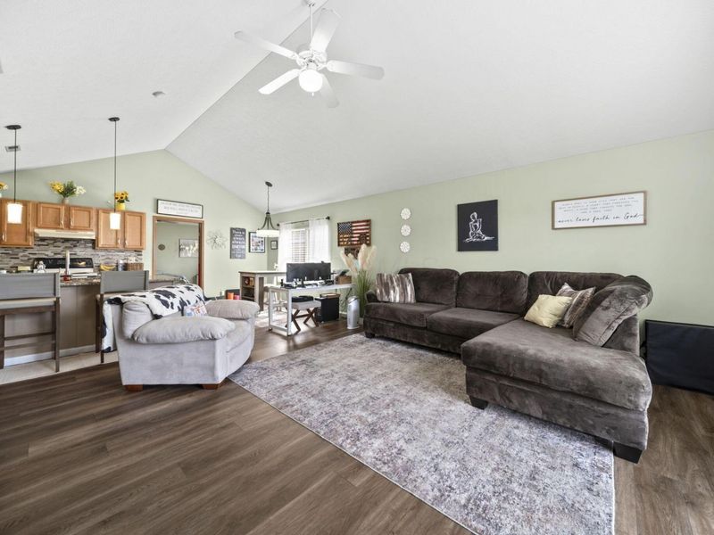 4982 Meadow Run Drive, Hilliard, OH 43026 Photo 6