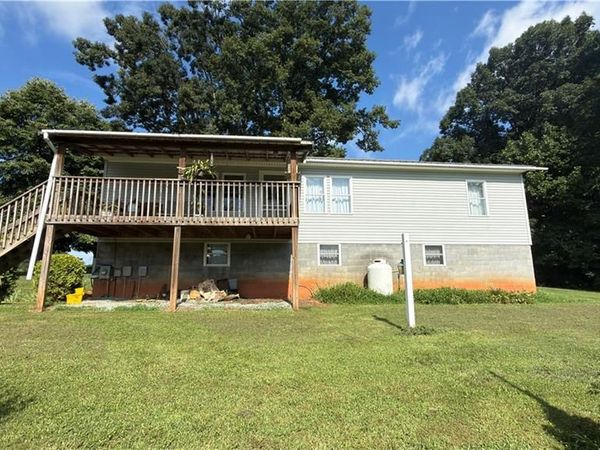 6711 Windsor Road , Hamptonville, NC 27020