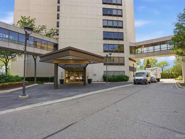 1001 W Jefferson Avenue, Unit 24D, Detroit, Mi 48226