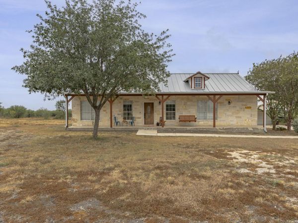 136 County Road 5781, Castroville, TX 78009