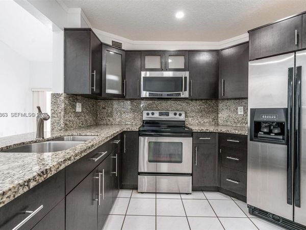 9411 Fontainebleau Blvd , Unit 213-25, Miami, FL 33172