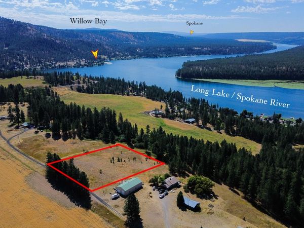 5677 Riverview Ln, Deer Park, WA 99006