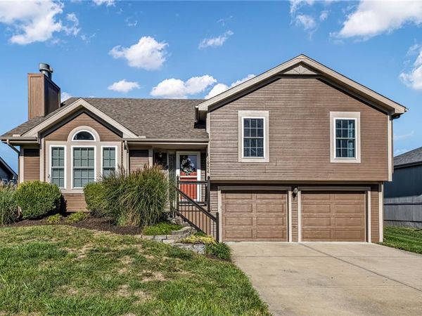 11904 N Charlotte Street, Kansas City, MO 64155