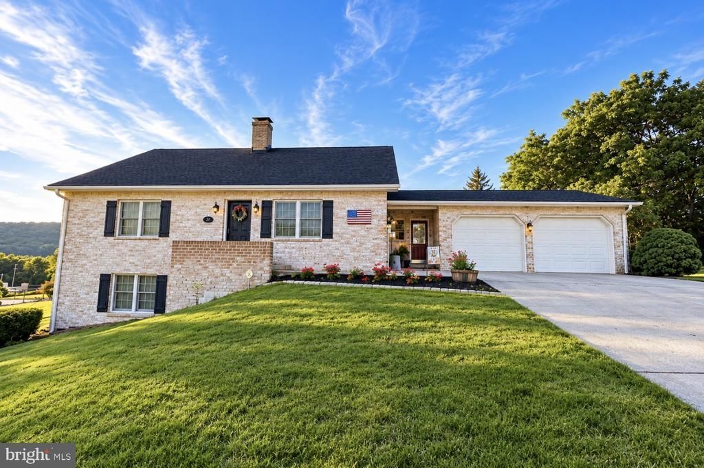 37 IMPALA DRIVE , DILLSBURG, PA 17019