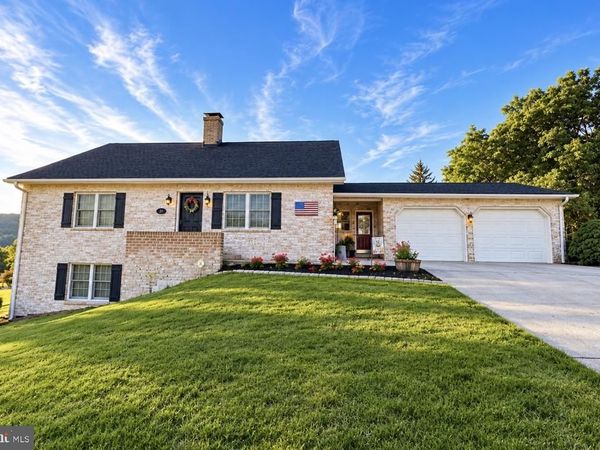 37 IMPALA DRIVE, DILLSBURG, PA 17019