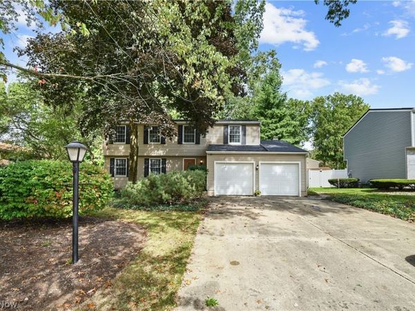 1546 Woodhill Circle NE, Warren, OH 44484
