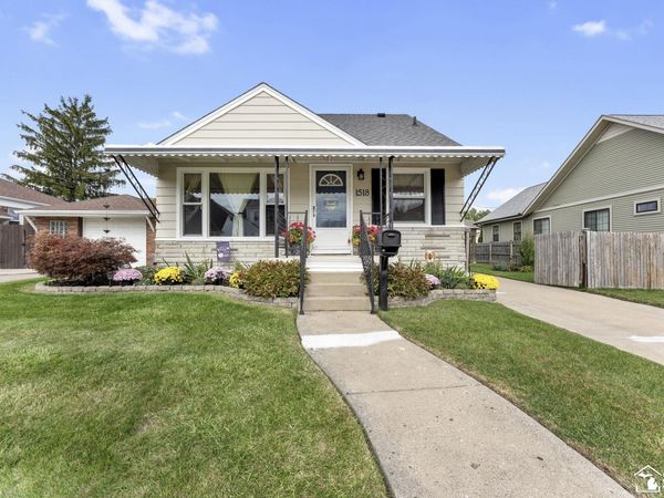 1518 Sycamore Street, Wyandotte, MI 48192