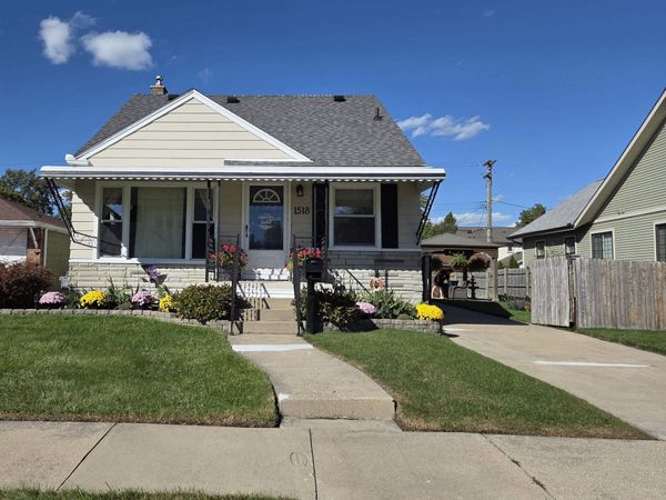 1518 Sycamore Street, Wyandotte, MI 48192