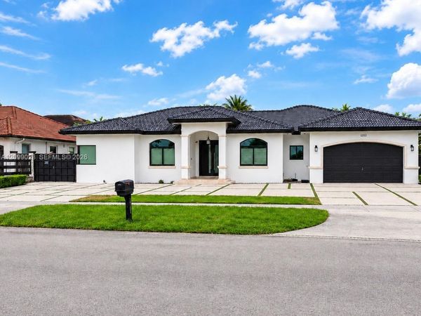 12153 SW 2nd St , Miami, FL 33184