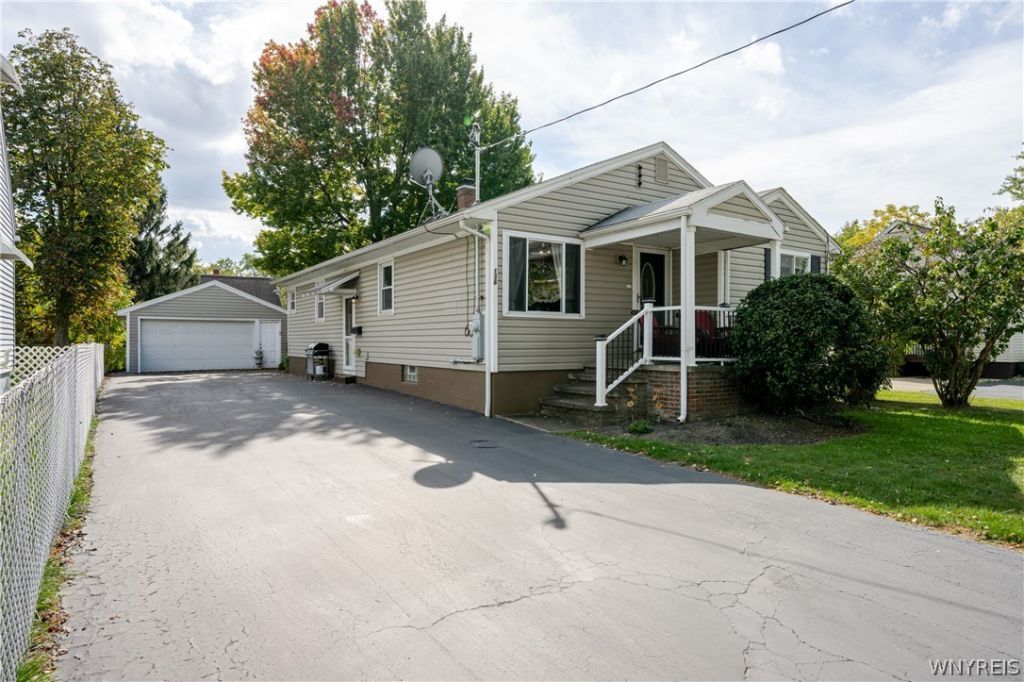 136 Helen Avenue, Buffalo, NY 14219 Main Photo