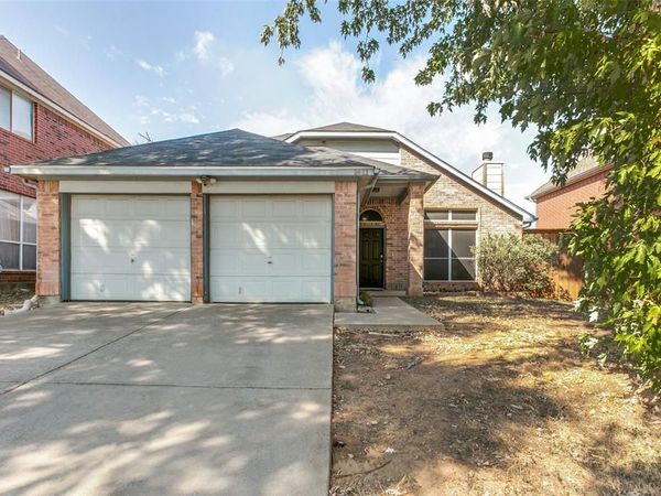 1411 Chinaberry Drive , Lewisville, TX 75077