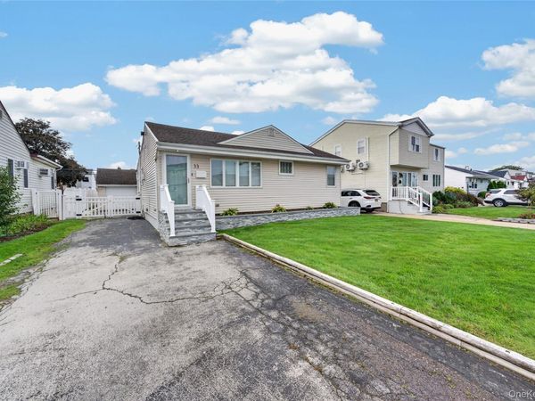 33 Hubbard Avenue , Freeport, NY 11520