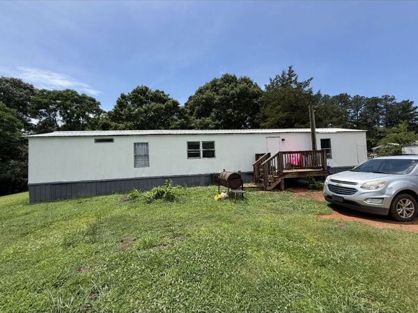 26 Leanne Drive, Hartwell, GA 30643